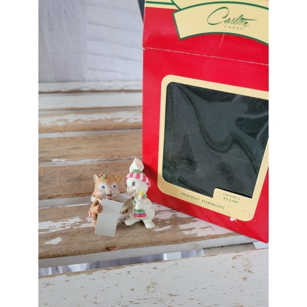 Carlton holiday‎ Harmony singing ornament bunny 1992